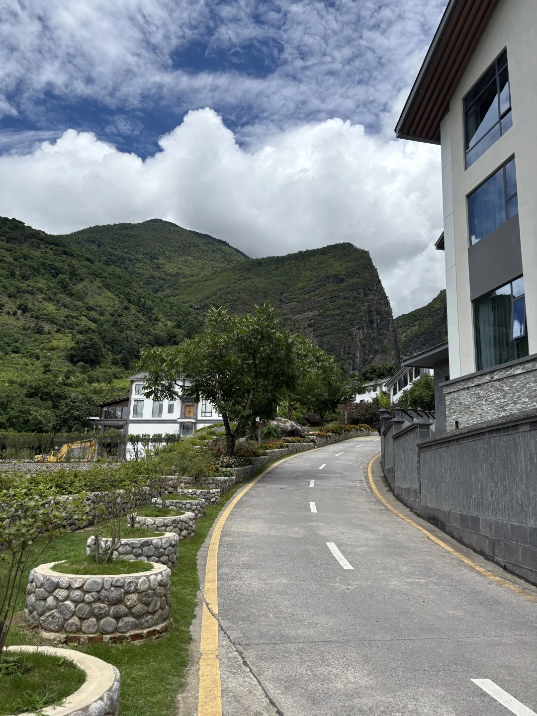 石门关：生长在山水间的艺术乌托邦