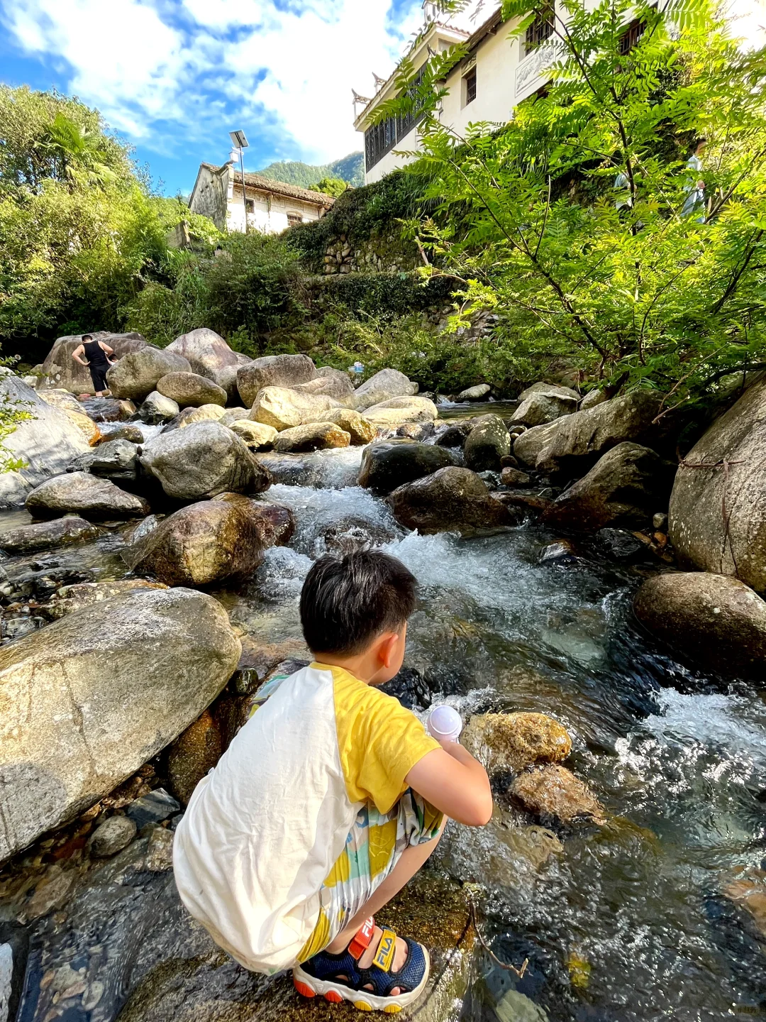 江浙沪皖暑假遛娃去皖南，溯溪玩水观溶洞