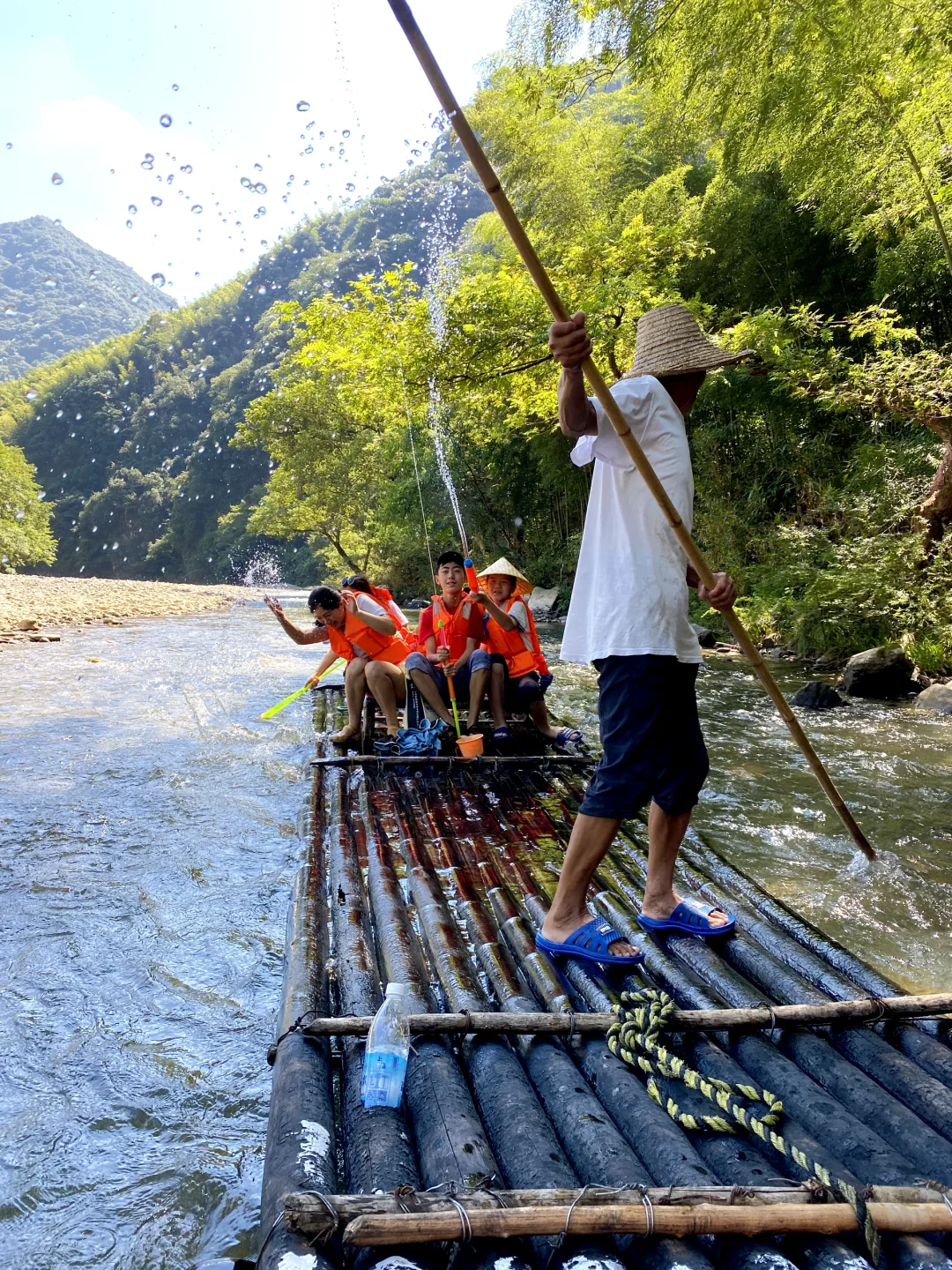 江浙沪皖暑假遛娃去皖南，溯溪玩水观溶洞