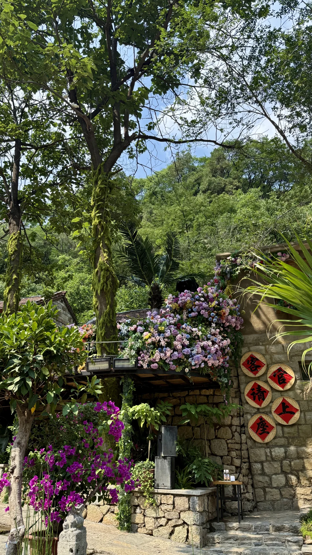 绝美山崖上的梦幻村落