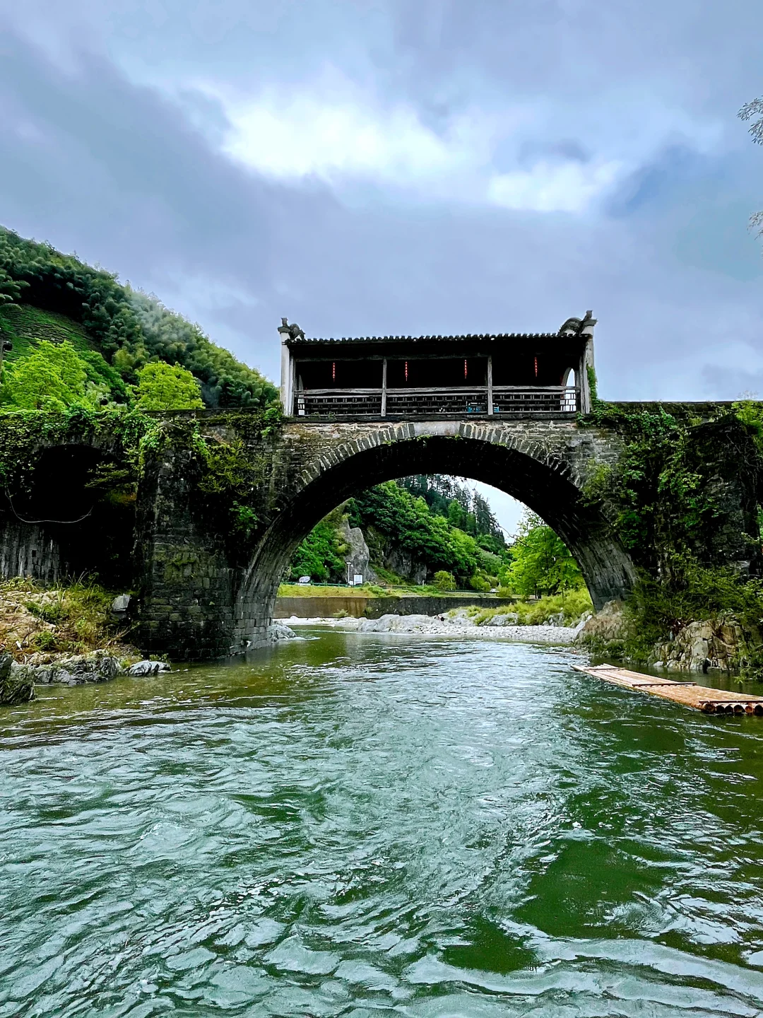江浙沪皖暑假遛娃去皖南，溯溪玩水观溶洞