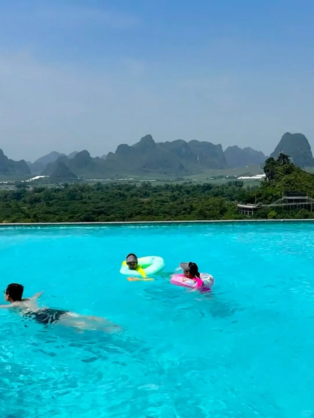 带娃去25°C的崇左，真的和瑞士一样震撼！！！