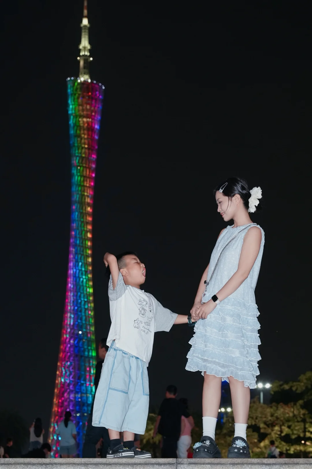 在广州塔10元拍一张的照片值么？