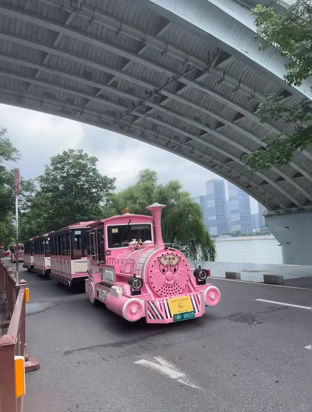 长沙橘子洲旅游攻略：历史、建筑与舌尖之旅