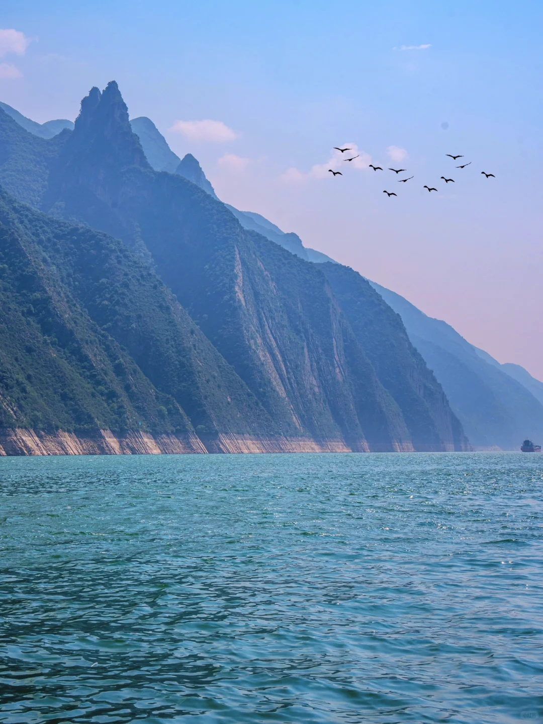 李白没有骗我！回头看“轻舟已过万重山”