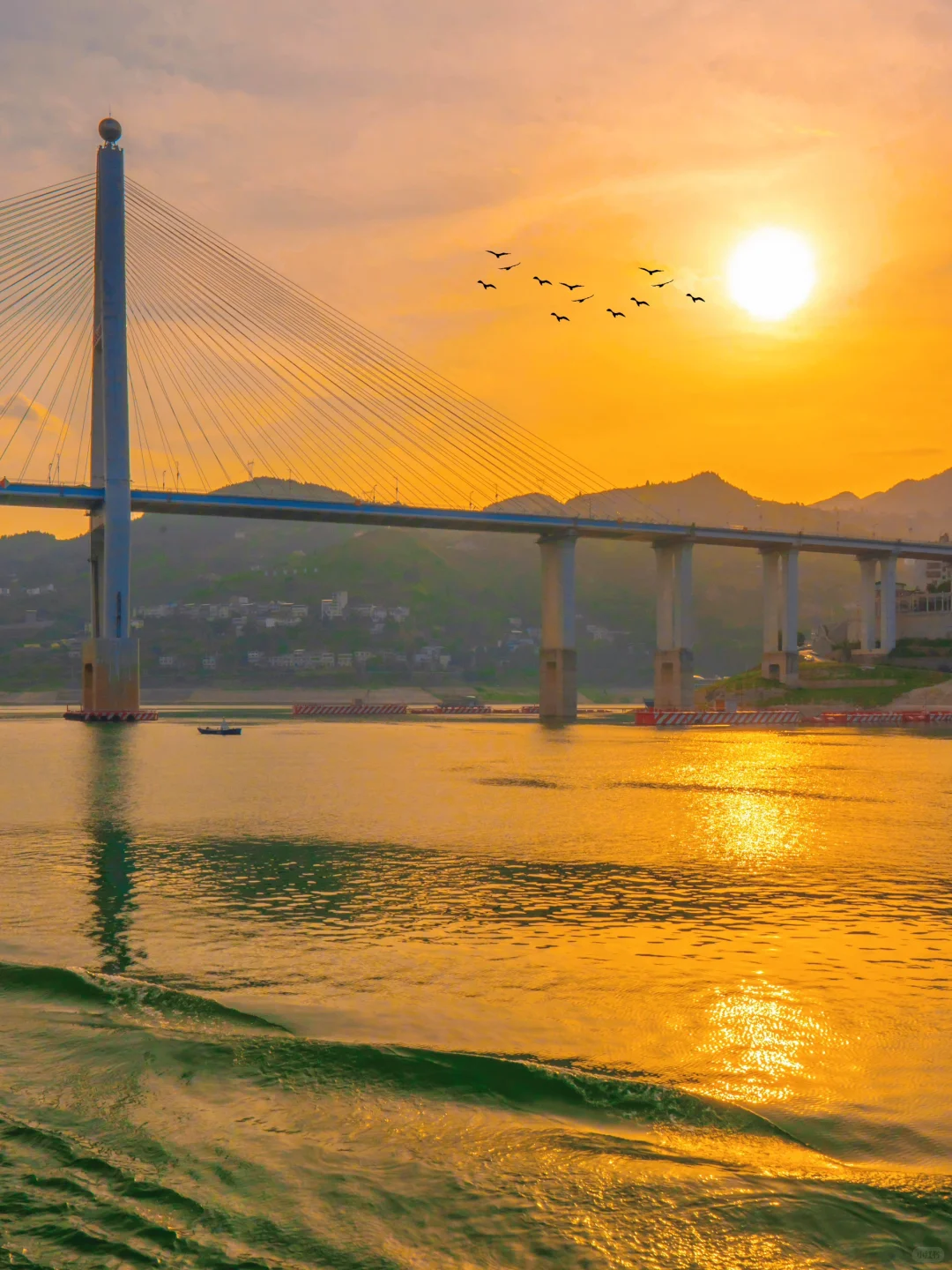 李白没有骗我！回头看“轻舟已过万重山”