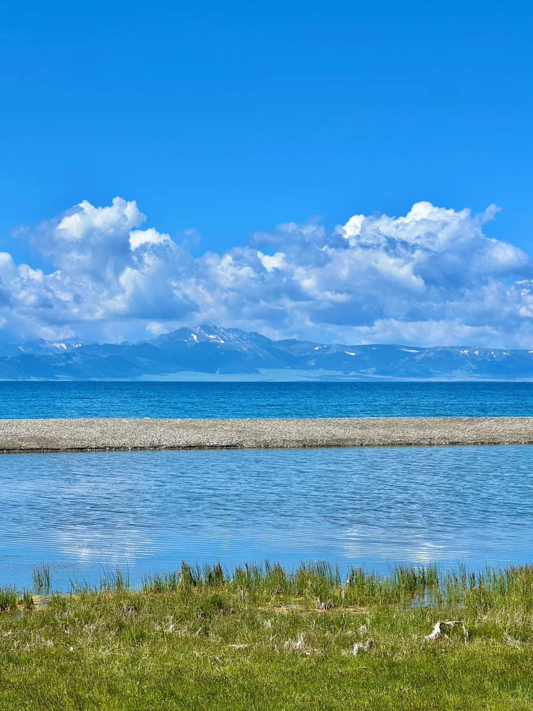 真不输瑞士😭😭初夏的赛里木湖美翻了‼️