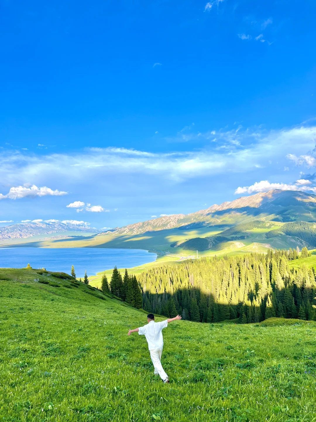 真不输瑞士😭😭初夏的赛里木湖美翻了‼️
