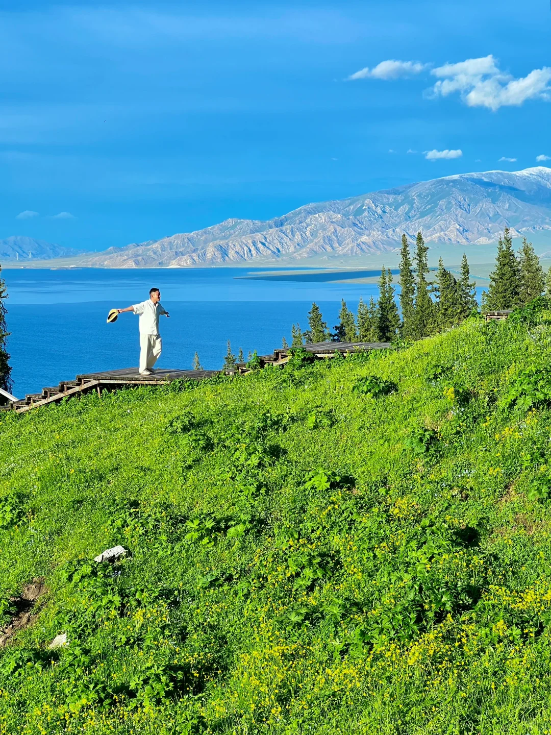 真不输瑞士😭😭初夏的赛里木湖美翻了‼️