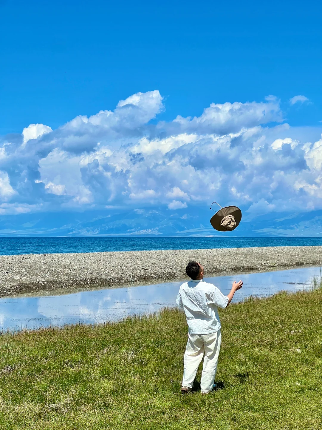 真不输瑞士😭😭初夏的赛里木湖美翻了‼️