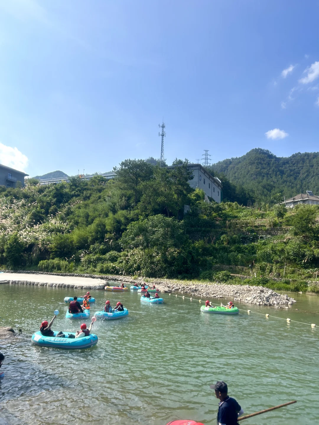 第一次玩漂流!龙井峡漂流也太好玩了叭
