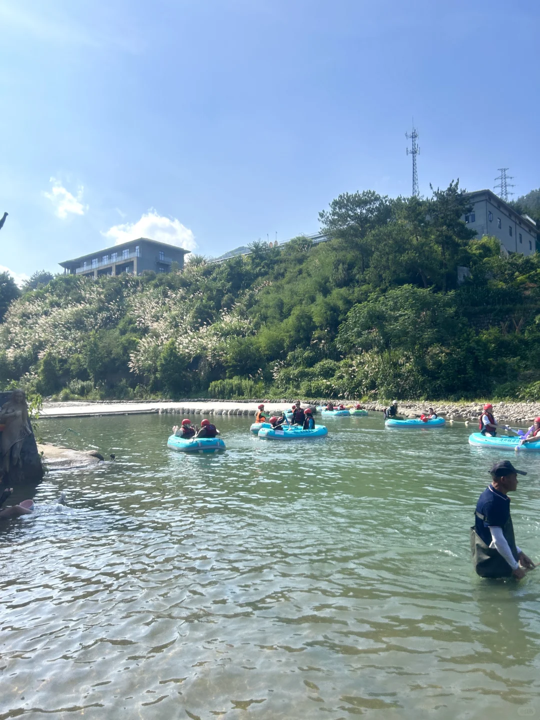 第一次玩漂流!龙井峡漂流也太好玩了叭