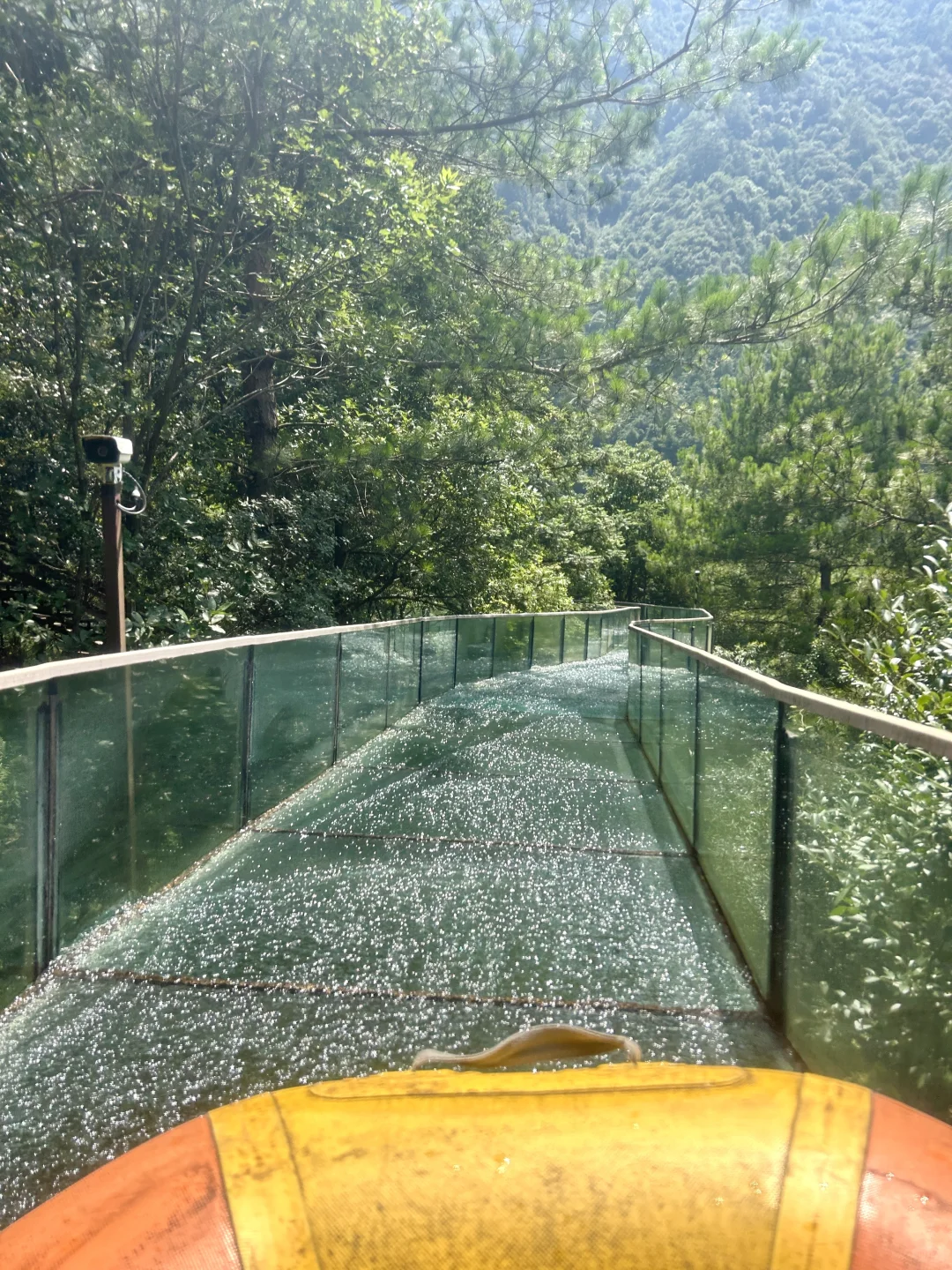 第一次玩漂流!龙井峡漂流也太好玩了叭