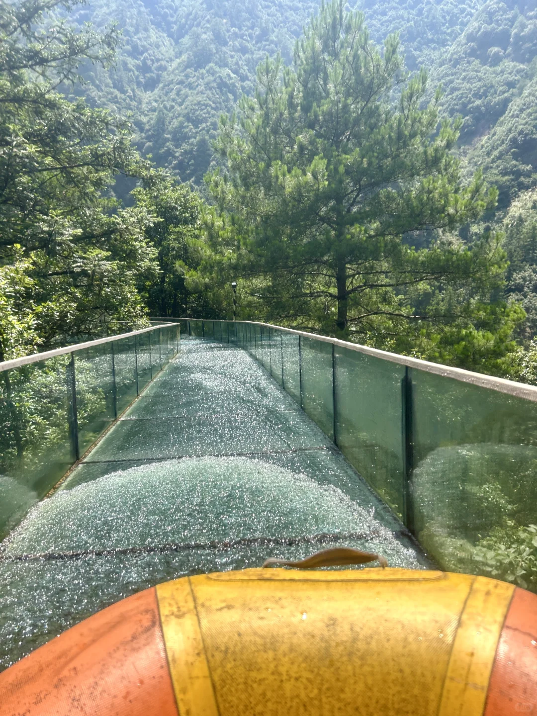 第一次玩漂流!龙井峡漂流也太好玩了叭