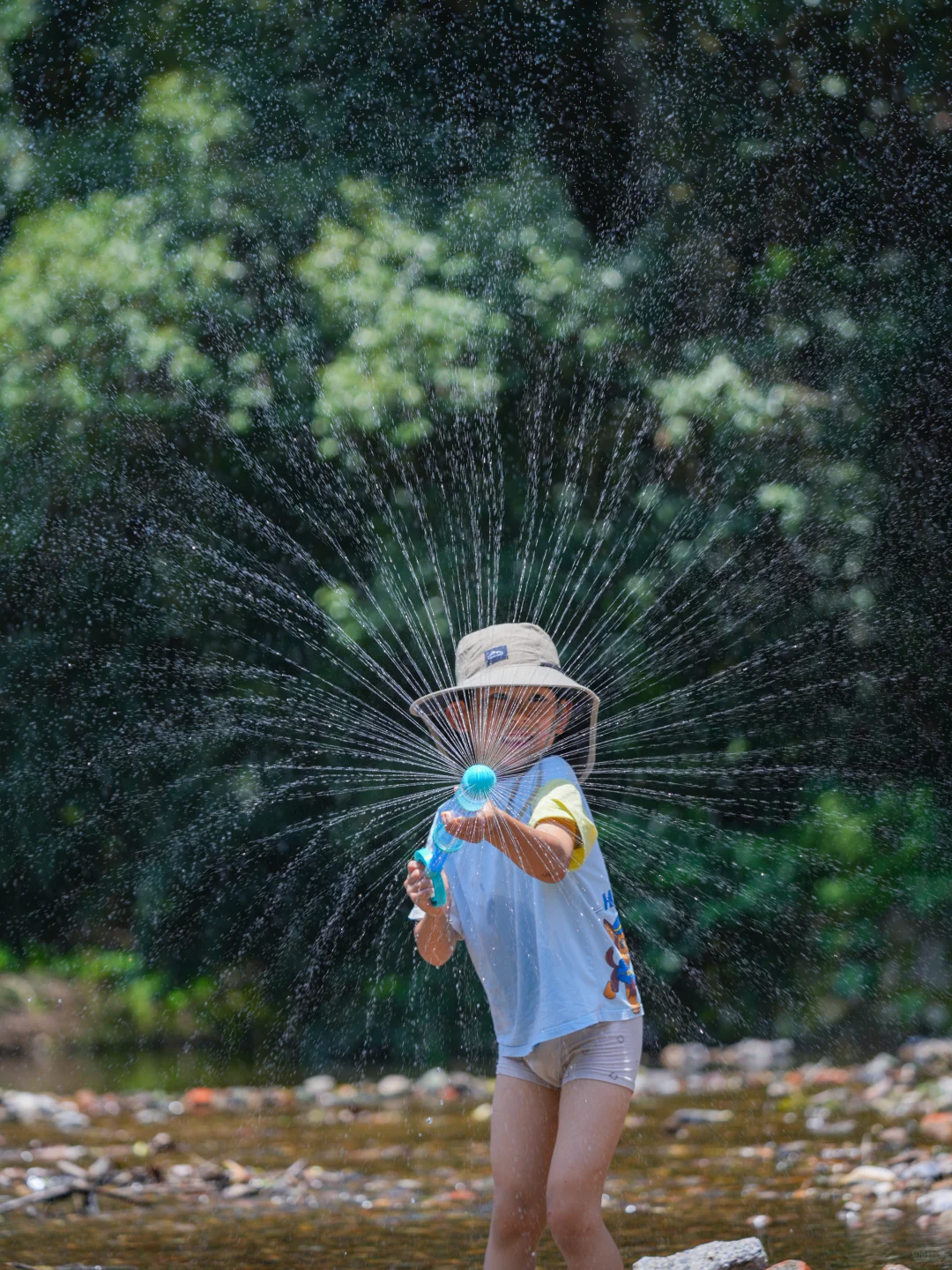 周末溜娃|去梅家坞的茶山小溪玩水