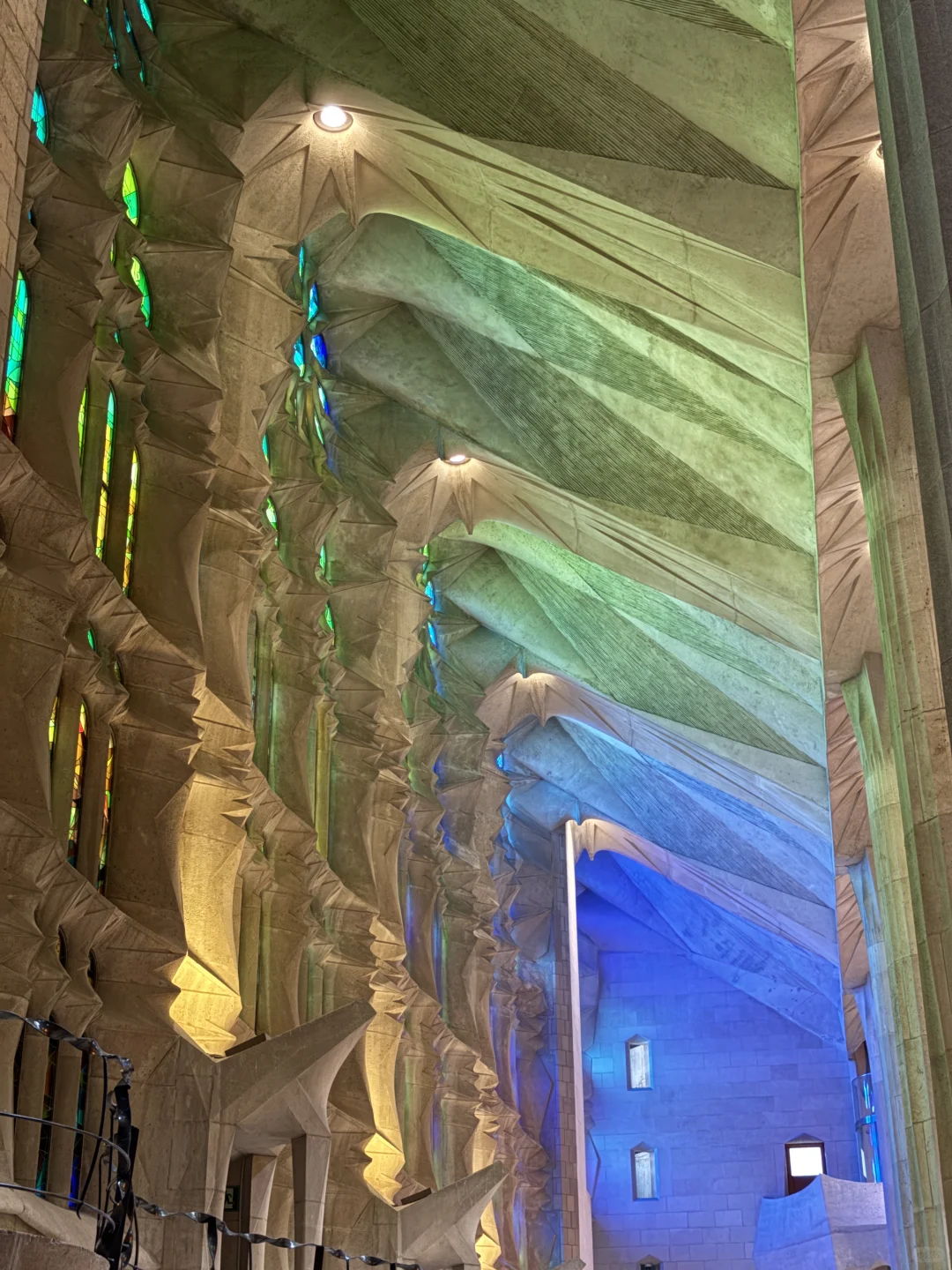 巴塞罗那圣家堂的震撼太难用言语表达了！