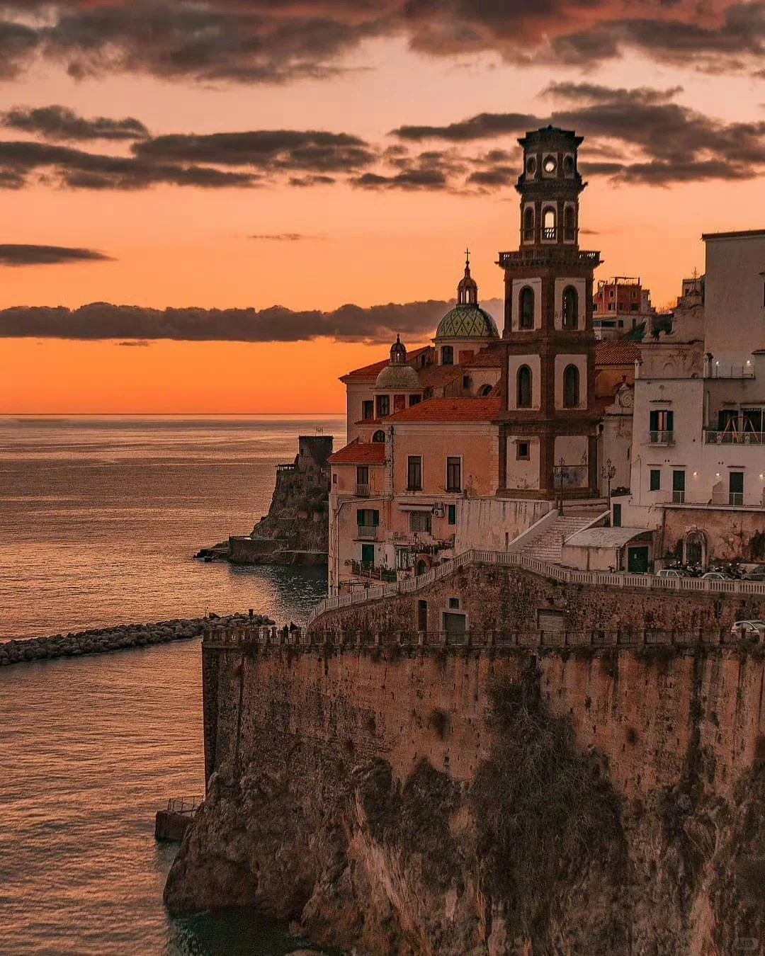 黄昏时的阿马尔菲海岸