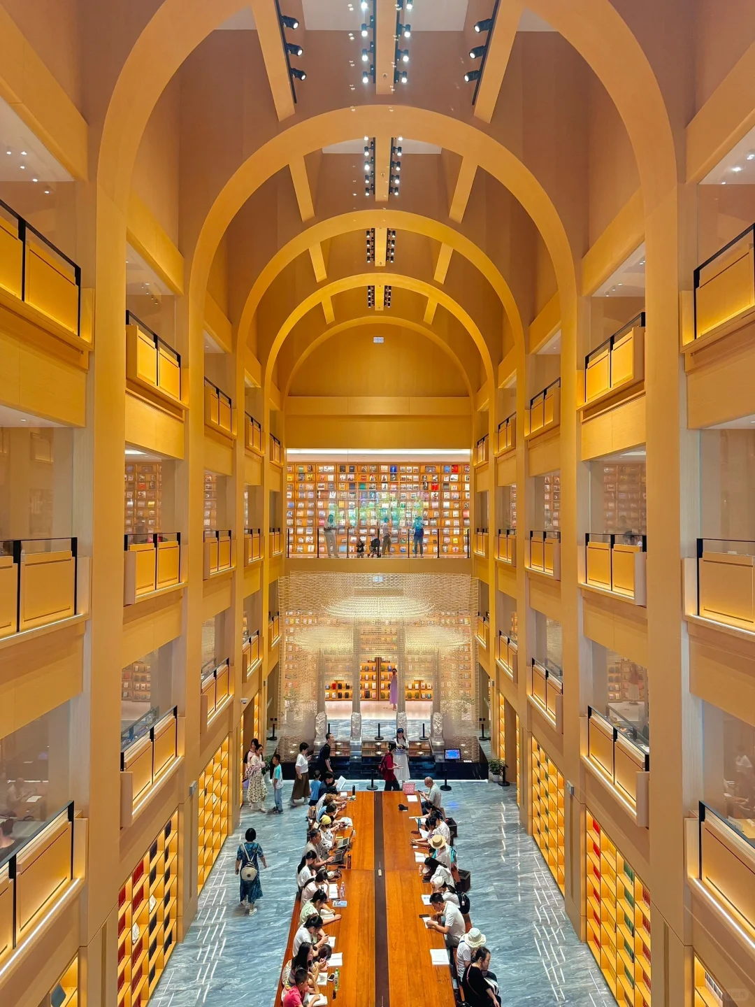 本以为外滩已经够美了，直到去了………….