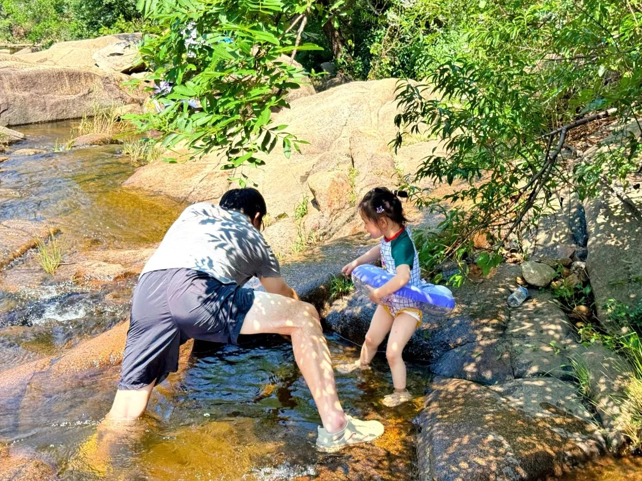 连云港小众玩水地！山涧溯溪+古岩画探秘
