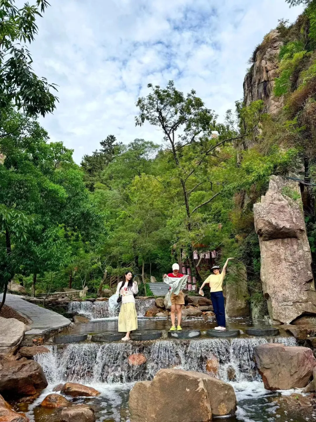 连云港小众玩水地！山涧溯溪+古岩画探秘