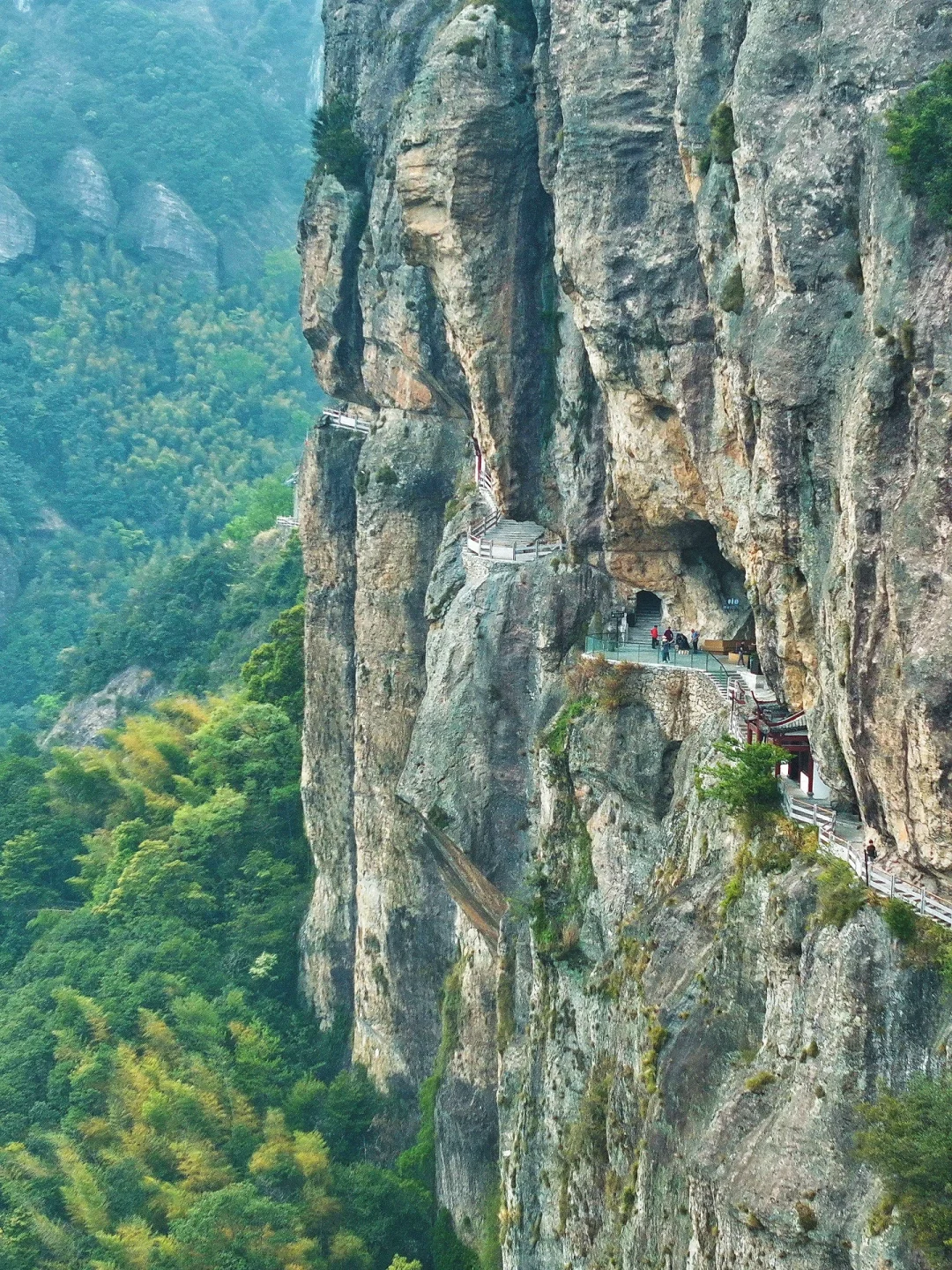 我很少用震撼来形容一座山！！