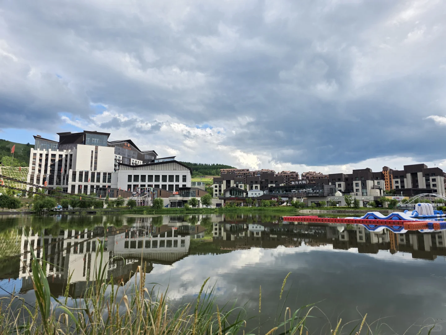 热怕了的牛马已回，崇礼避暑小镇怎么选？