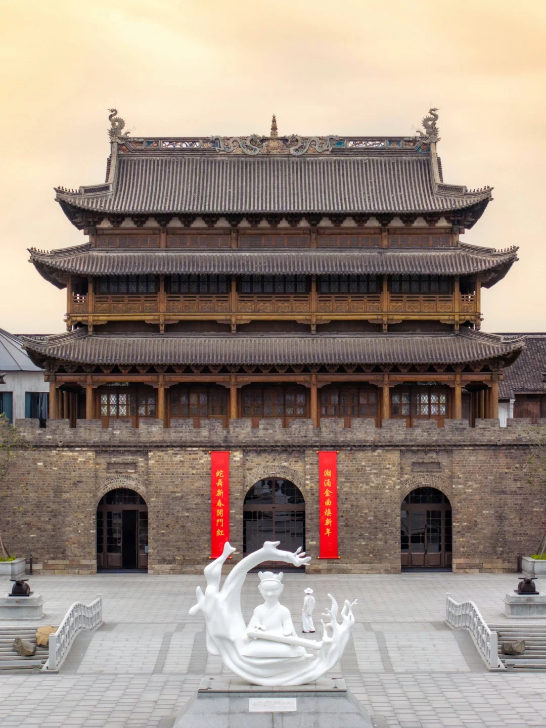 你完全想不到可以用“潮流”形容一个古城🎼