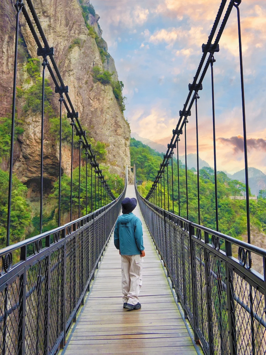 我很少用震撼来形容一座山！！