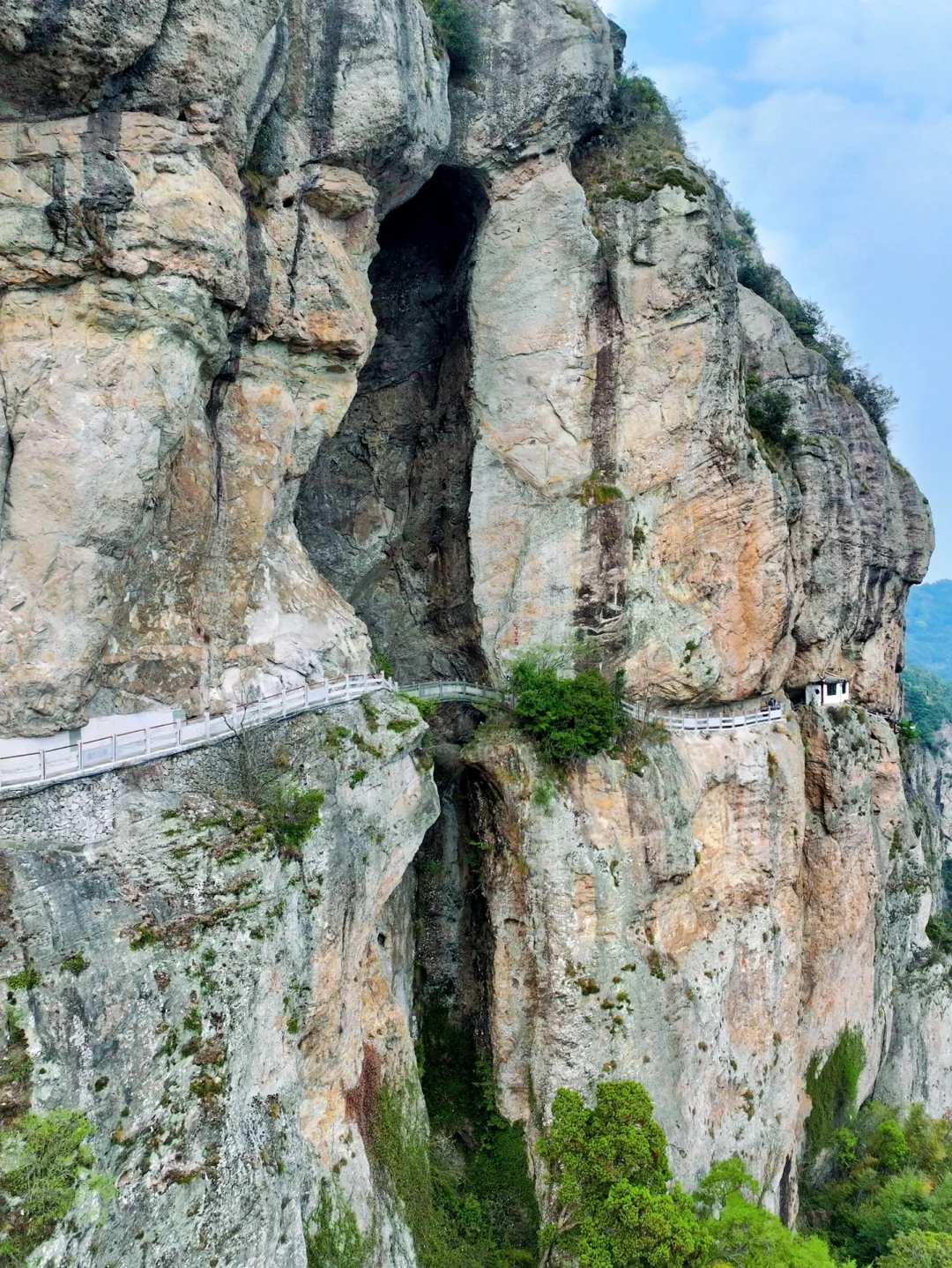 我很少用震撼来形容一座山！！