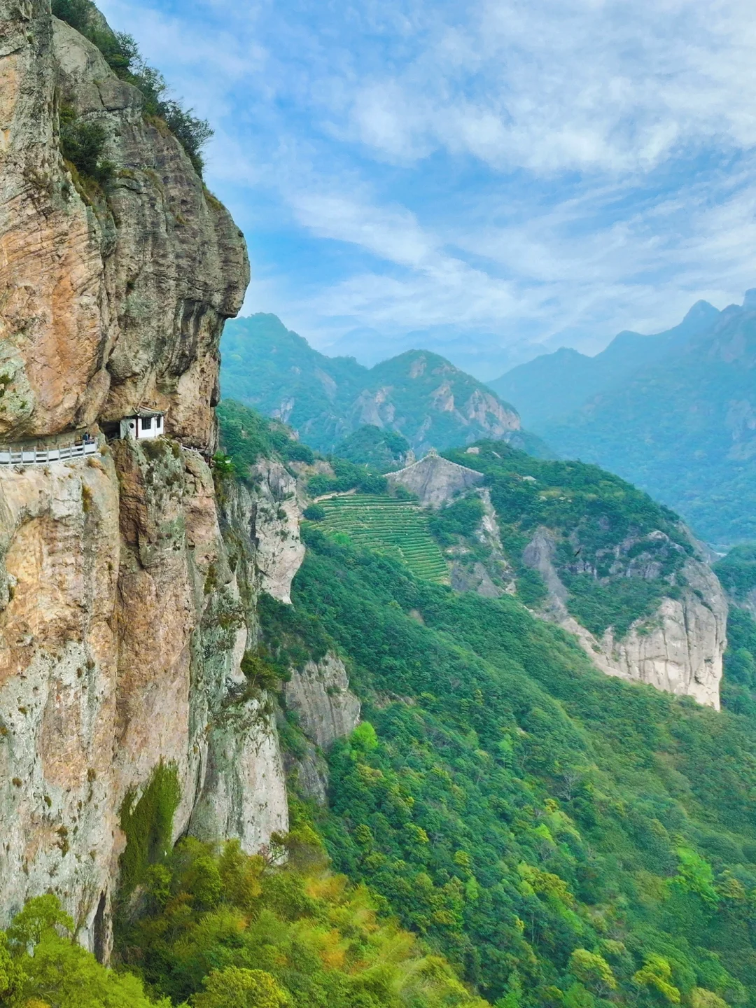 我很少用震撼来形容一座山！！