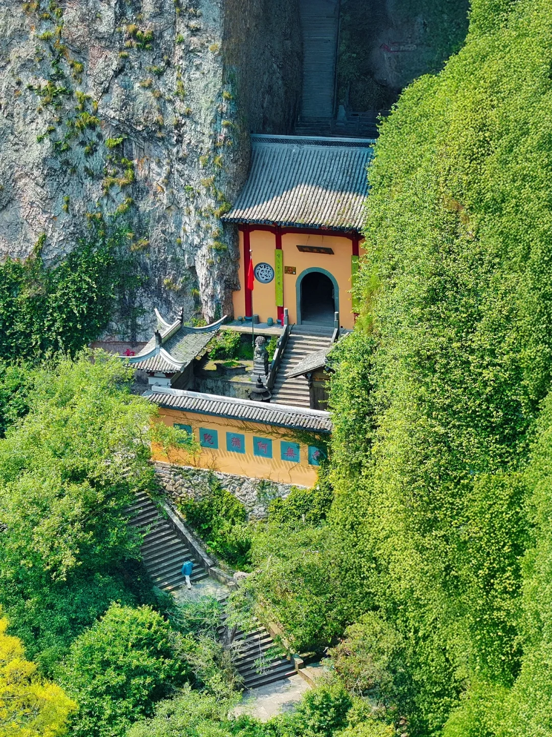 我很少用震撼来形容一座山！！