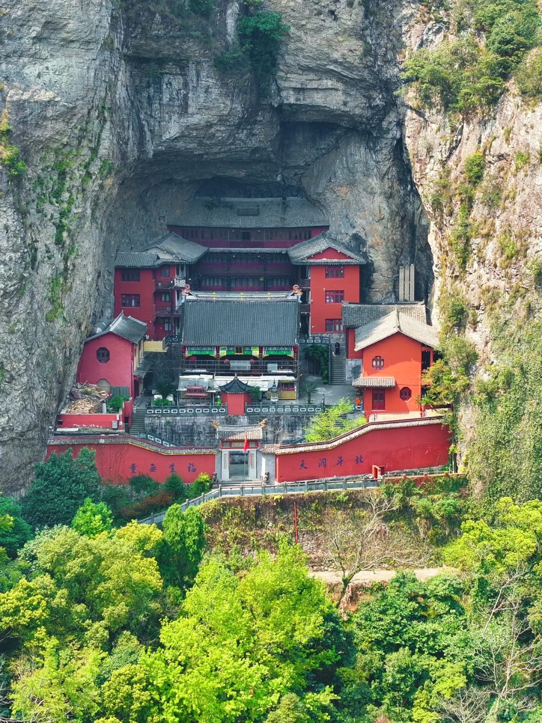 我很少用震撼来形容一座山！！