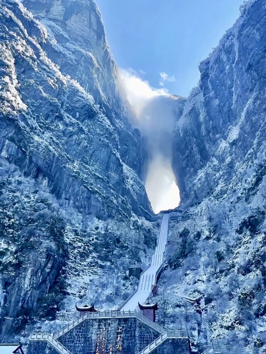 天门山旅游攻略:云端仙境,惊心动魄