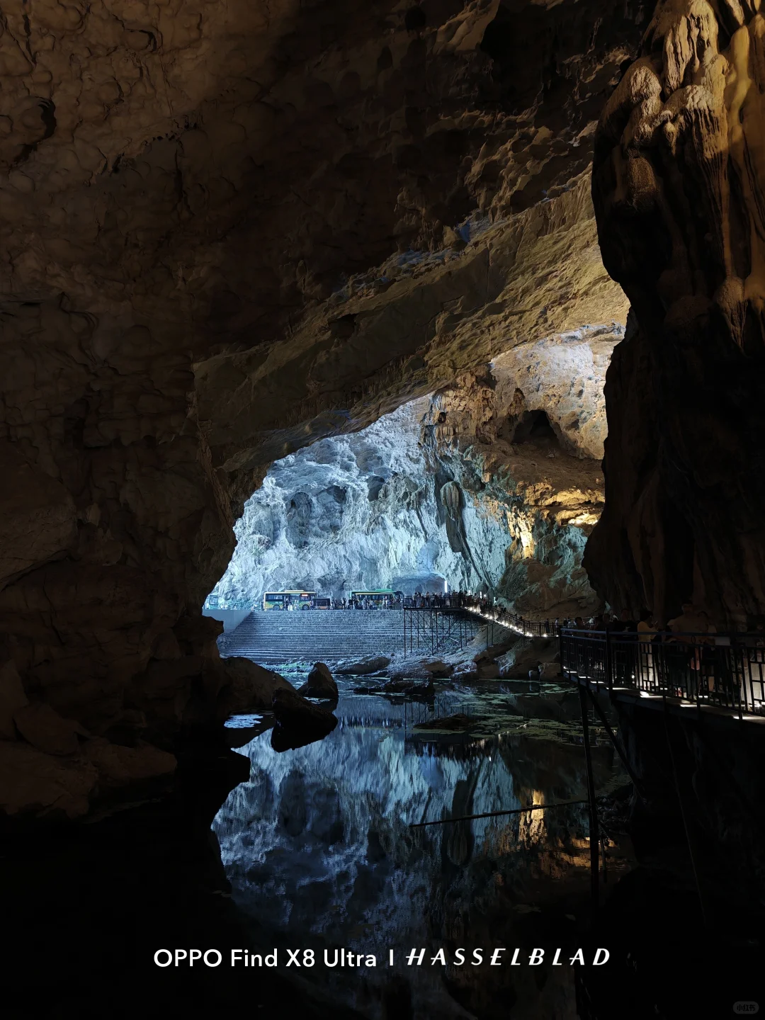 哇塞!这个洞穴太好玩了吧!!