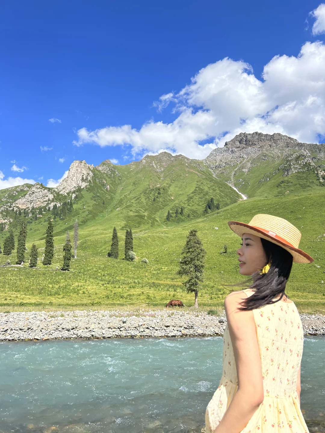 新疆人少景绝的孟克特古道💚