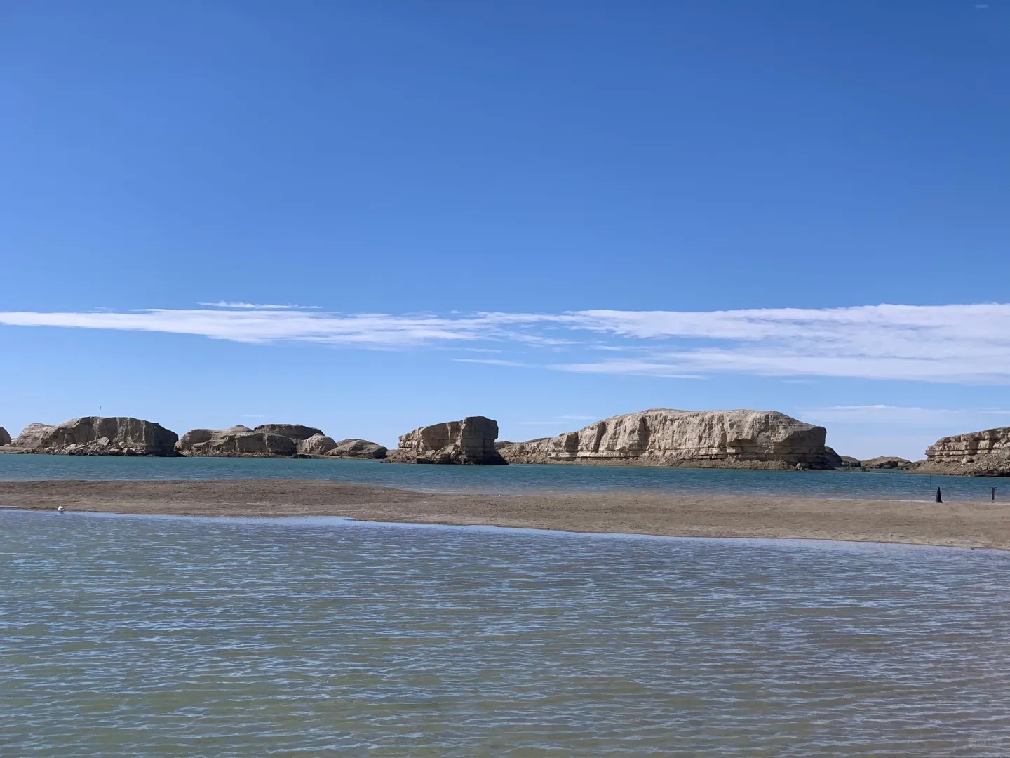 是谁的伞掉在翡翠湖里了！