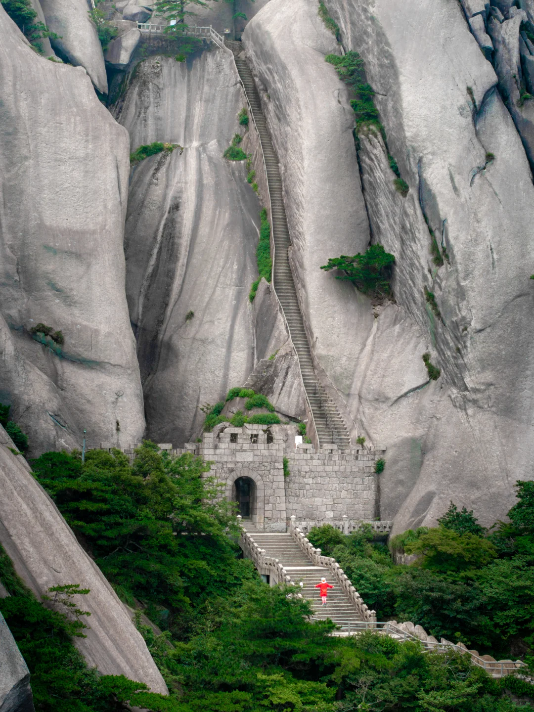 今年爬过最震撼的山‼️我很怕它火😭