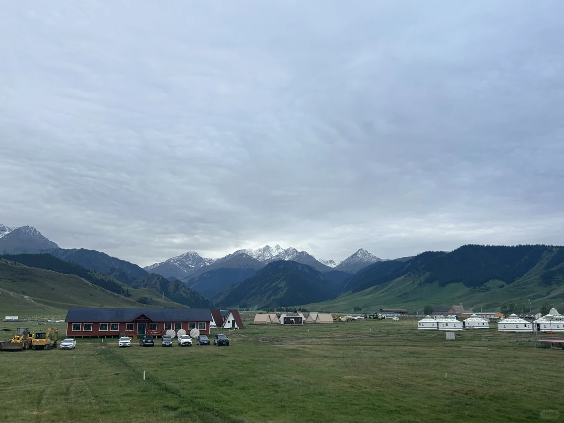 报的新疆游无界旅行社的亲子团,已经走了一