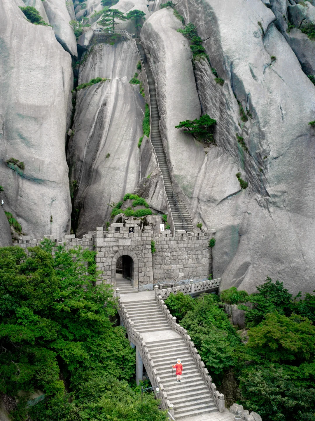 今年爬过最震撼的山‼️我很怕它火😭