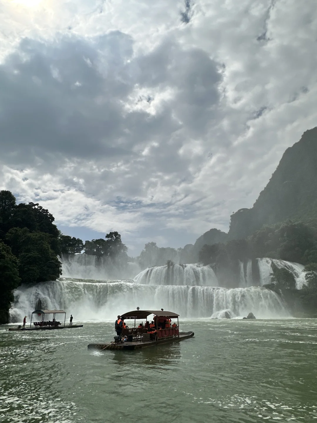 7.12广西崇左德天跨国瀑布实况！真的很壮观！