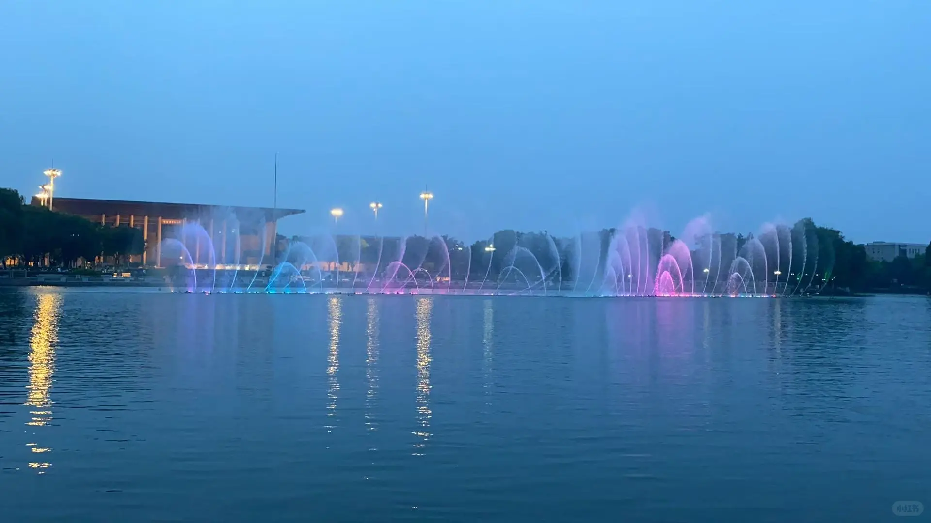 嘉兴南湖的晚霞和喷泉我都要