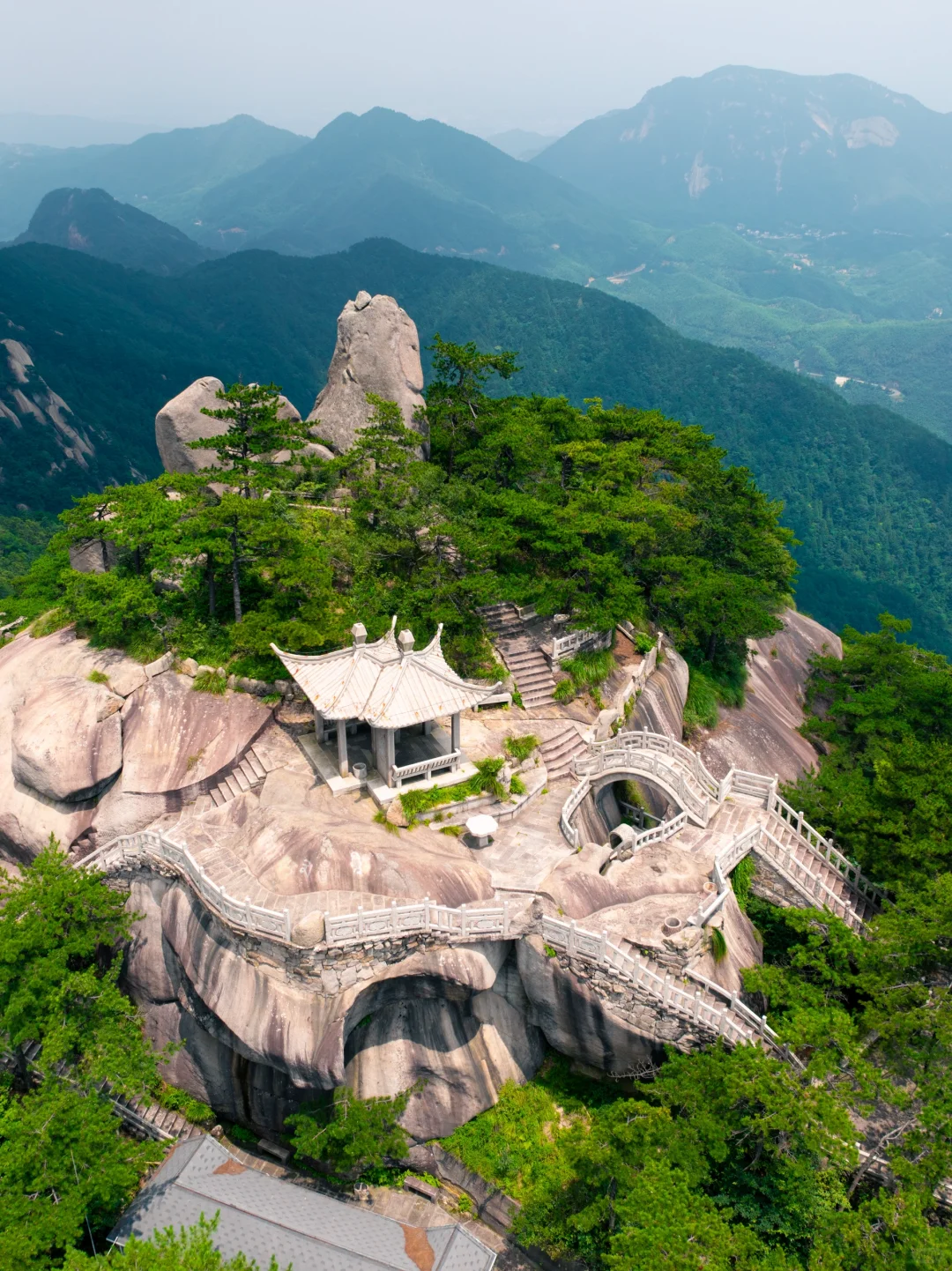 今年爬过最震撼的山‼️我很怕它火😭