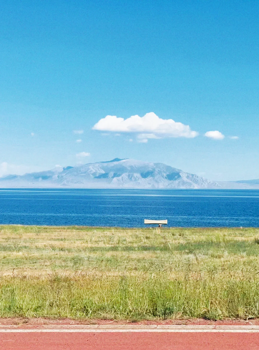 纯净版赛里木湖，逼真的像油画作品