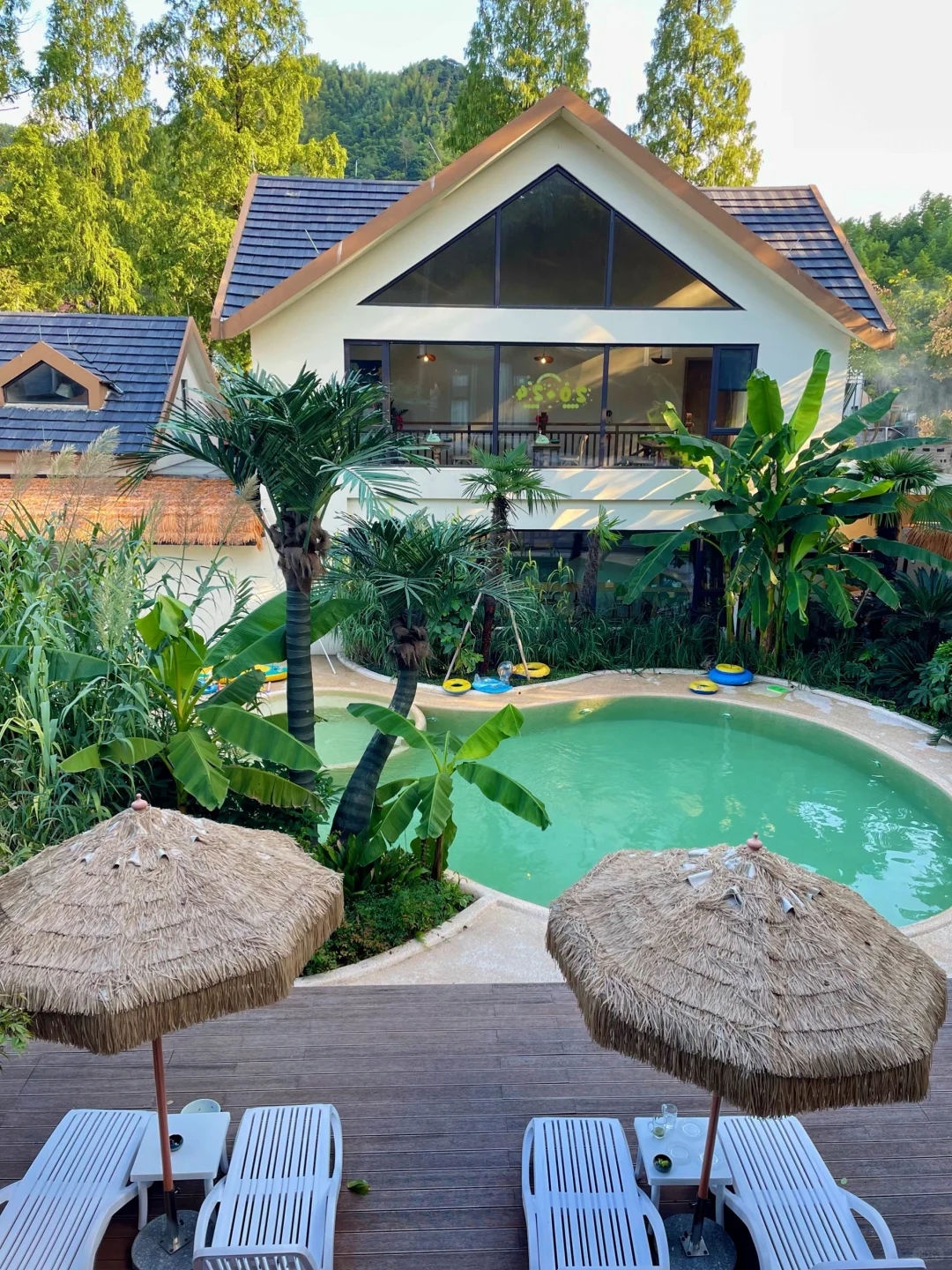 安吉📍住进东南亚风泳池别墅🏝️好chill啊😭