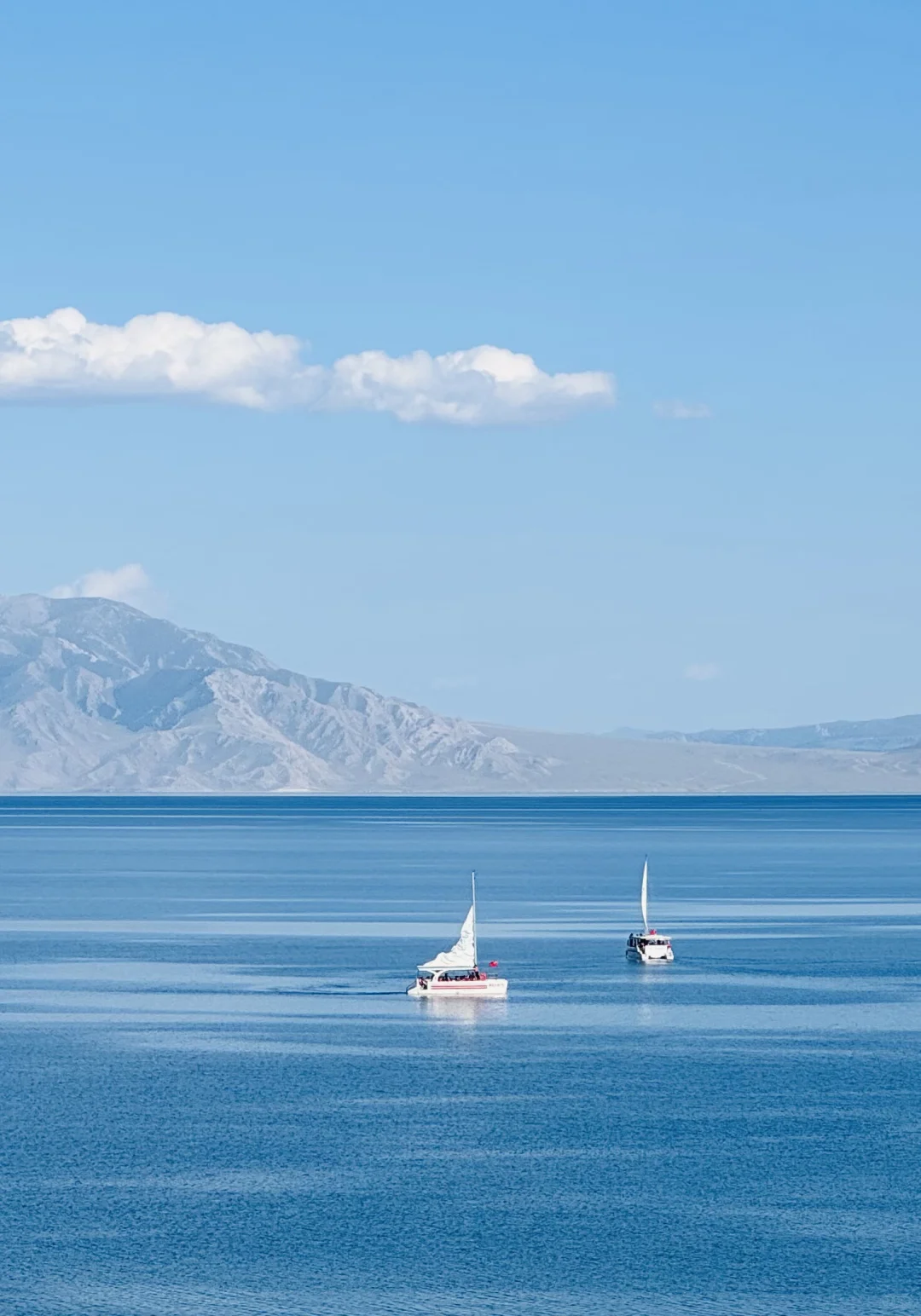 纯净版赛里木湖，逼真的像油画作品