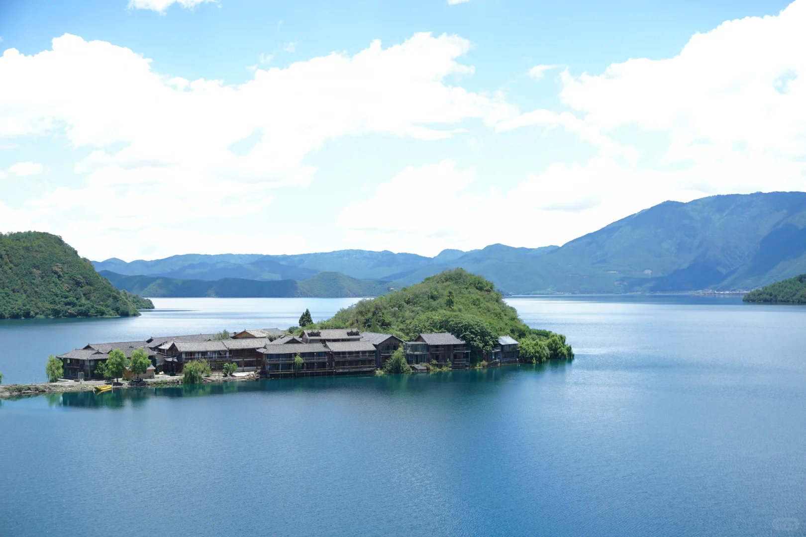 在泸沽湖看到了果冻湖🌊
