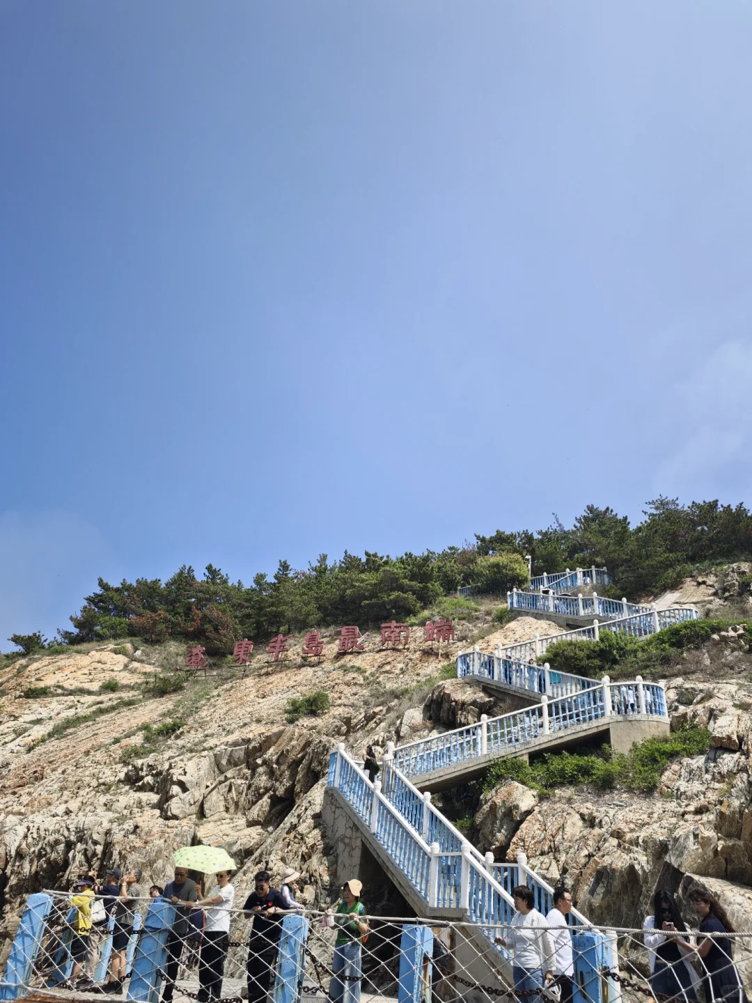 一步踏双海，一瞬似天涯。黄渤海分界线景区