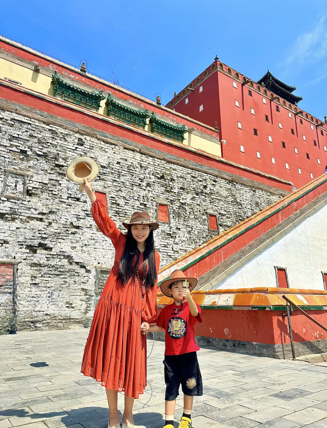 笑死！去了承德避暑山庄，中暑了😂