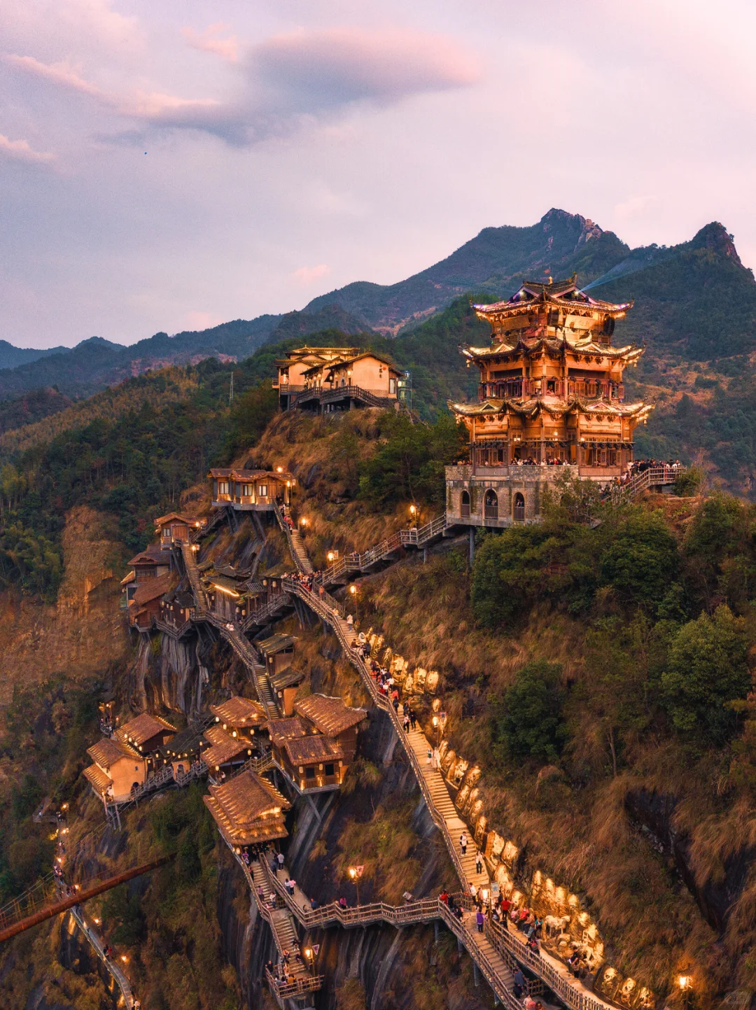 避暑又出片❗悬崖上的仙侠世界你体验过吗❓