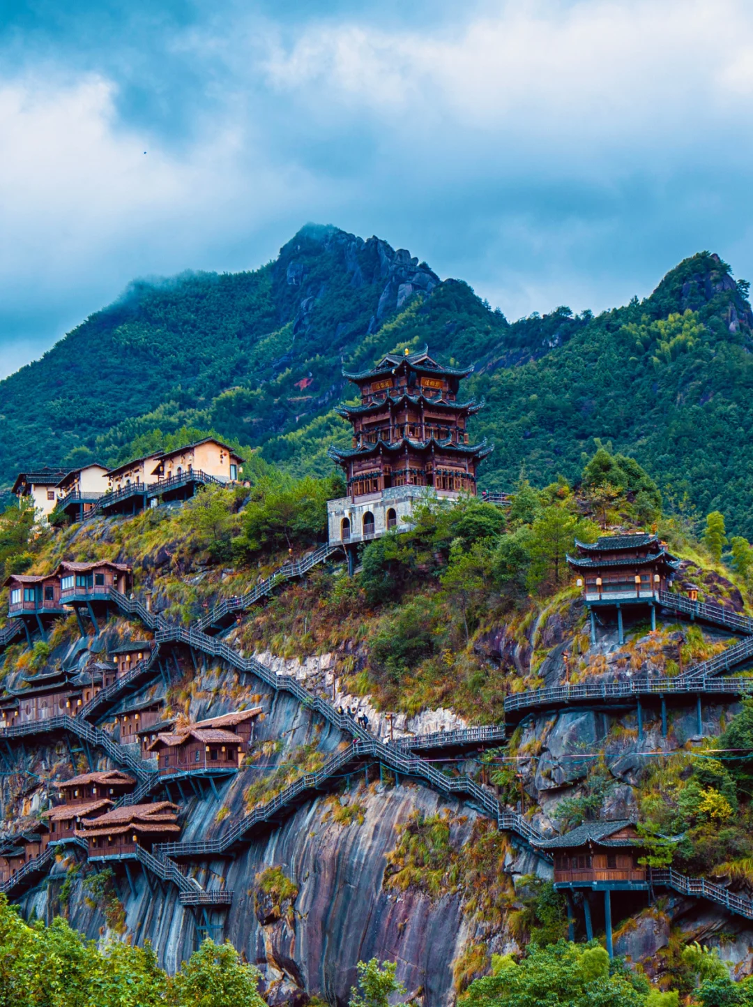 避暑又出片❗悬崖上的仙侠世界你体验过吗❓